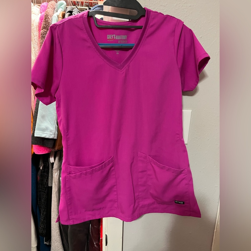 ELECTRIC PINK grey’s anatomy scrubs set